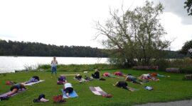 Lördag morgon Yoga vid stranden 7 maj -24 sep (undantag 25 juni)